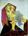 La femme qui pleure avec mouchoir III 1937 Cubism